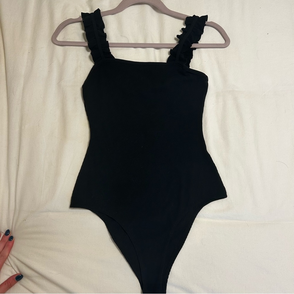 Le Lis Ruffled Ribbed Bodysuit Size Small - Picture 3 of 6